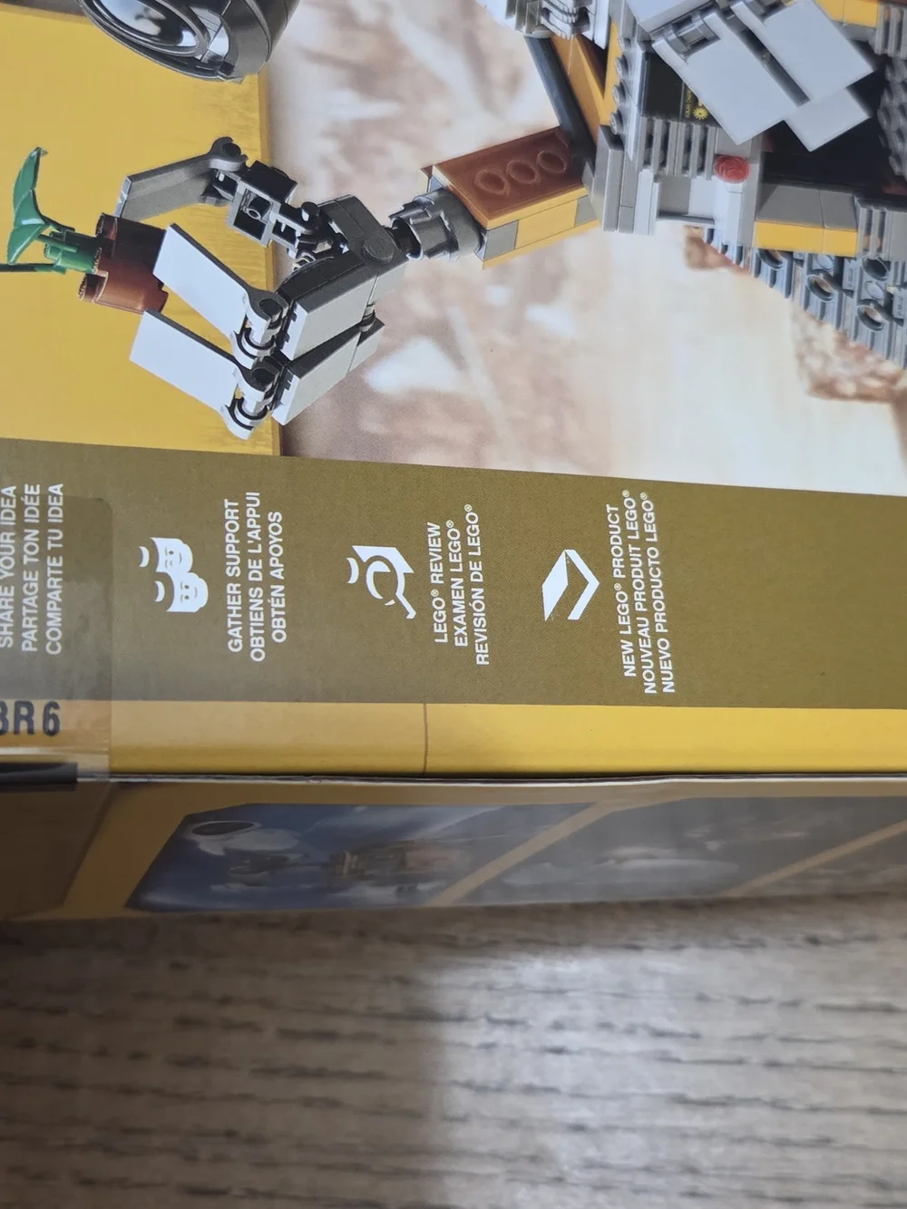LEGO WALL·E Collectible Build - Yellow and Black